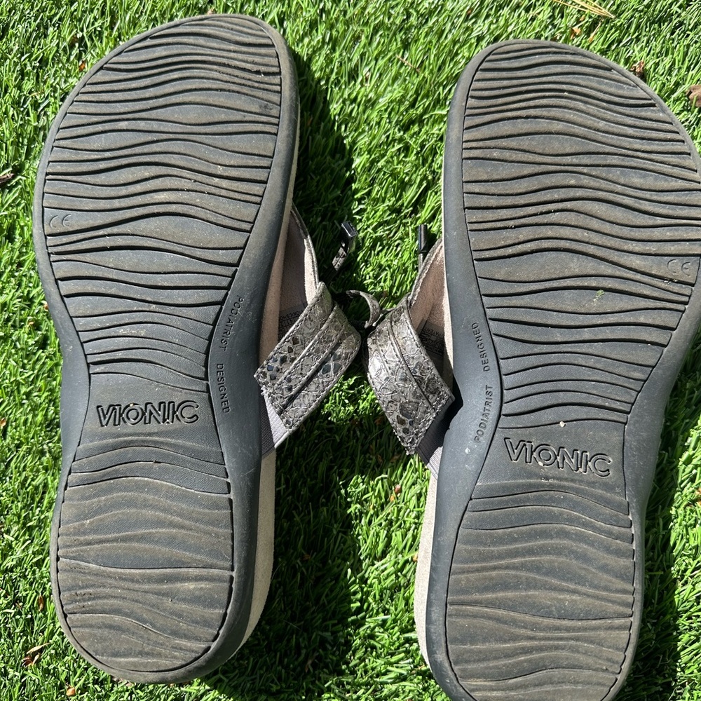 Vionic Gray Textured Sandals - Picture 2 of 3